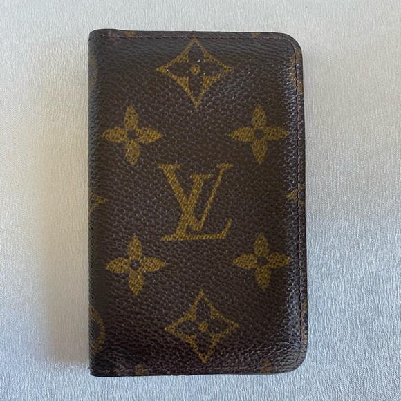 Louis Vuitton Accessories - Authentic 💯 Louis Vuitton card holder